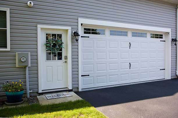 24/7 Emergency Garage Door Panel Replacement experts in China Grove, TX